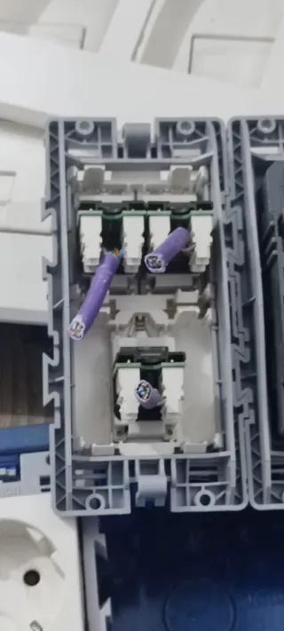 9 Cajas de pared Simon 500