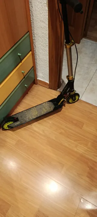 Patinete Oxelo Negro y Amarillo