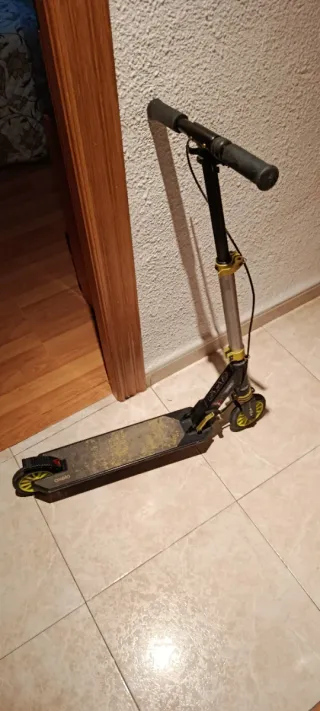 Patinete Oxelo Negro y Amarillo