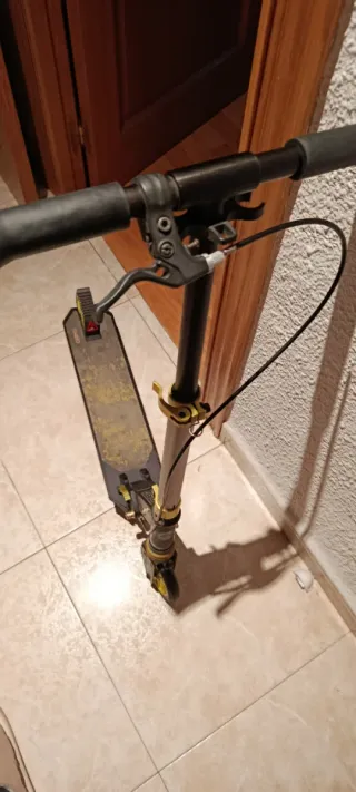 Patinete Oxelo Negro y Amarillo