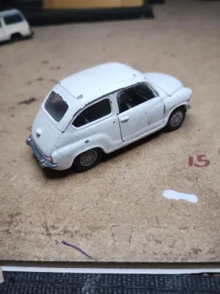 Coche miniatura Pilen metal colección