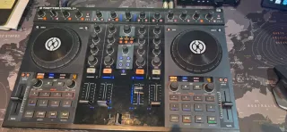Controladora Native Instruments Traktor S4 MK1 + F