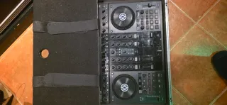 Controladora Native Instruments Traktor S4 MK1 + F