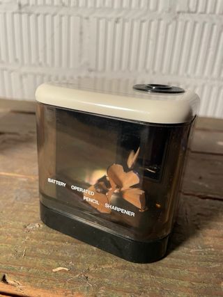 SACAPUNTAS AUTOMÁTICO. A PILAS. A ESTRENAR