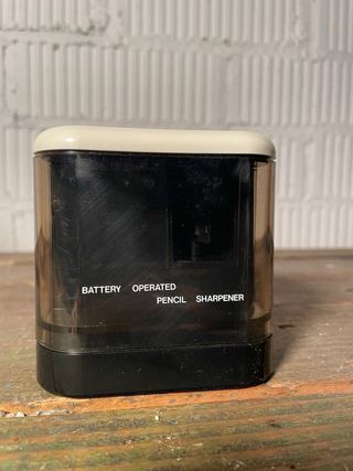 SACAPUNTAS AUTOMÁTICO. A PILAS. A ESTRENAR