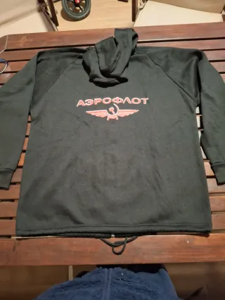 Sudadera con cremallera y logo