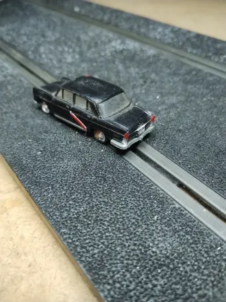 Coche miniatura escala 1/86 EKO