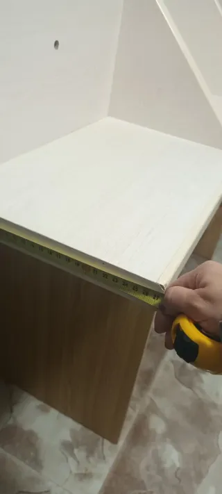 Estantería de madera beige