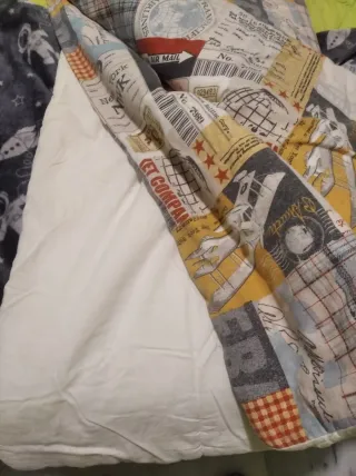 Edredón juvenil reversible.