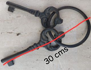 Antiche chiavi in ferro massiccio