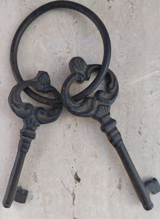 Antiche chiavi in ferro massiccio