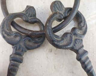 Antiche chiavi in ferro massiccio