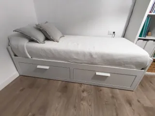 Cama diván Brimnes blanca con cajones