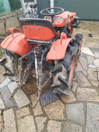 Arado para tractor Kubota B7001 4x4