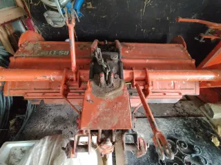 Arado para tractor Kubota B7001 4x4