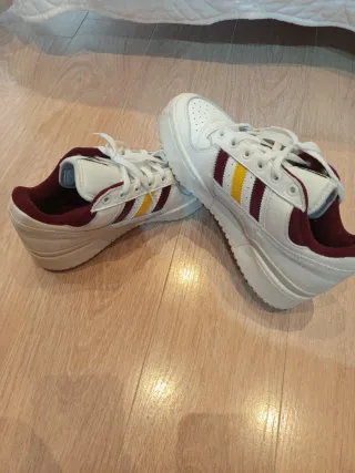 Zapatillas Adidas Mujer Blancas y Rojas