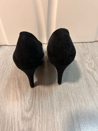 Sandalias tacón negras y doradas