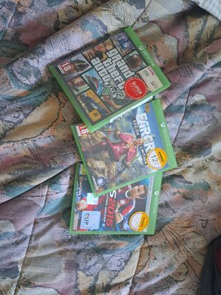 Xbox One Negra con Mando y Juegos