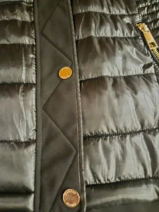 Abrigo largo Guess negro