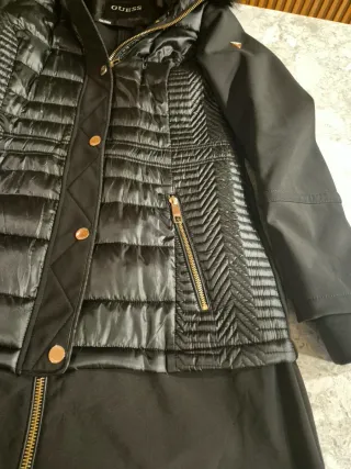 Abrigo largo Guess negro