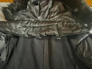 Abrigo largo Guess negro