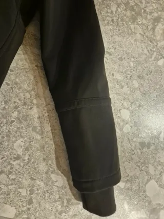 Abrigo largo Guess negro