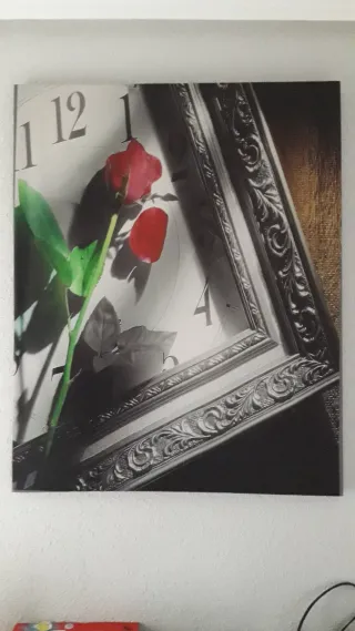 Cuadro decorativo rosa y marco plateado