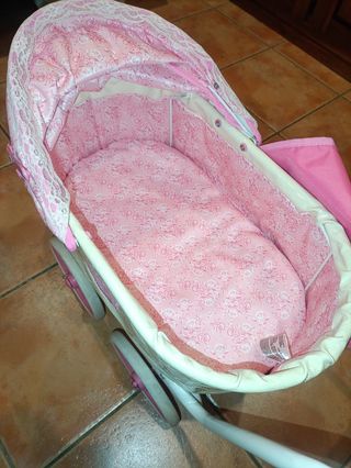 Carrito de bebé de juguete