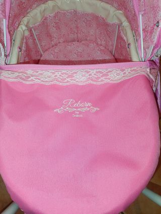 Carrito de bebé de juguete