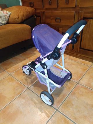 Carrito de bebé de juguete