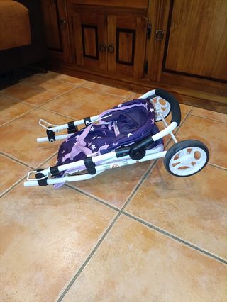 Carrito de bebé de juguete