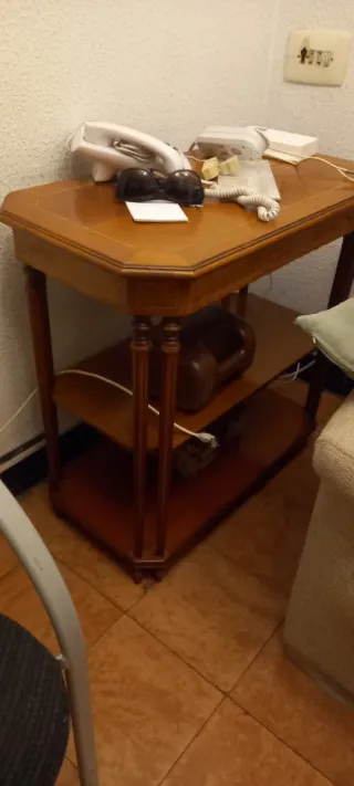 Mesa  auxiliar madera antigua