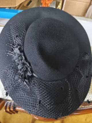 Sombrero vintage negro con velo