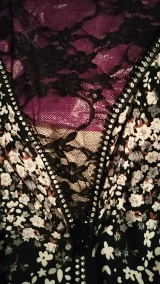 Blusa con encaje y cremallera