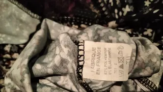 Blusa con encaje y cremallera