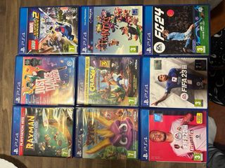 PS4 (PlayStation 4) con 3 mandos