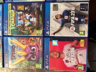 PS4 (PlayStation 4) con 3 mandos