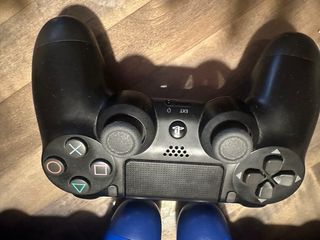 PS4 (PlayStation 4) con 3 mandos