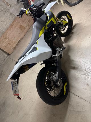 Husqvarna Supermotard 701