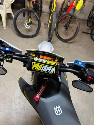 Husqvarna Supermotard 701