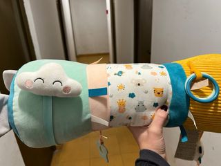 Cojín de actividades sensoriales para bebés