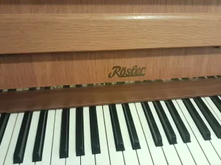 Piano de pared madera