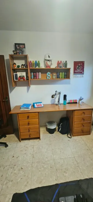 Conjunto de dormitorio en madera de pino