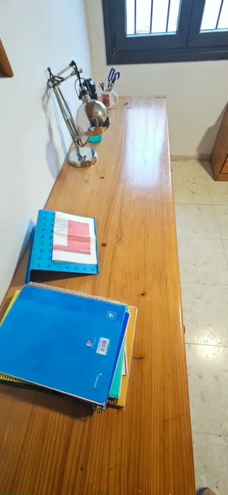 Conjunto de dormitorio en madera de pino