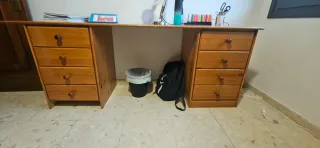 Conjunto de dormitorio en madera de pino