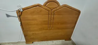 Conjunto de dormitorio en madera de pino