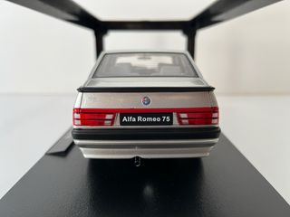 Alfa Romeo 75 1991 Silver 1/18 Triple9 1:18