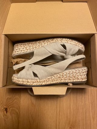 Sandalias cuña Gaimo beige
