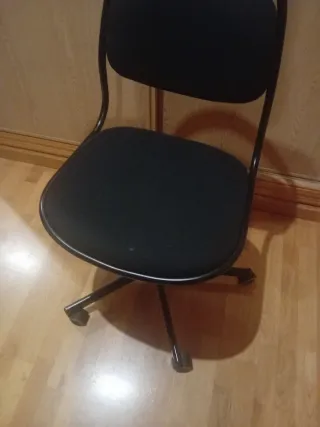 Silla de escritorio giratoria negra