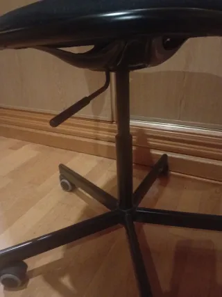 Silla de escritorio giratoria negra